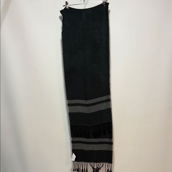 Old Navy Black and Gray Scarf - Picture 1 of 6